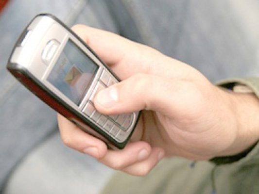 Prinsă de jandarmi când vroia să vândă un telefon